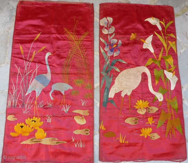 A pair of Far East silk embroidery. Size for one piece 100 X 50 cm.                  