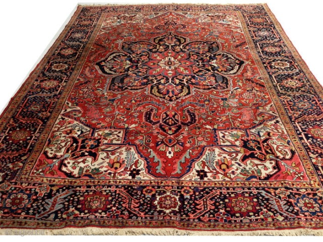 beautiful Heriz carpet Age: approx 1920 size. 350 x 265 cm                      