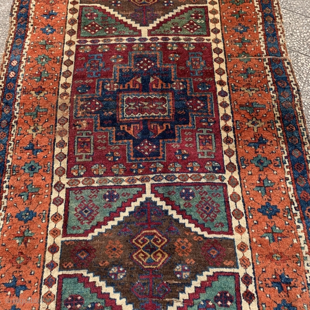 antique kurdish carpet,very nice colors and old piece
size:203x120                         