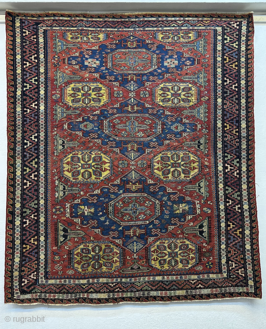 Antique Azerbaijan Soumac 1900s
Size:180x155 cm                            