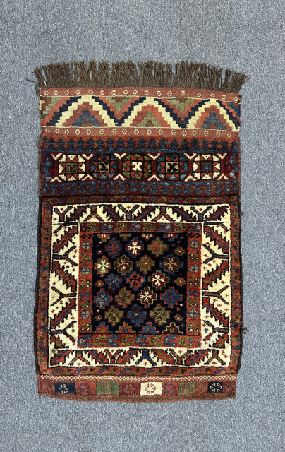 Antıque Persian bag face very good quality and then good pile.
Size:107x72 cm