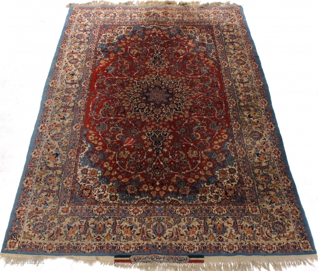 Isfahan Seirafian 250x160 cm (8ft2in x 5ft2) circa 1940. Signature: Bafte Esfehan Iran - Hossein Seirafian. Condition: Good. Some ends losses in one side. Original selvedges and ends. Silk warp, silk weft,  ...