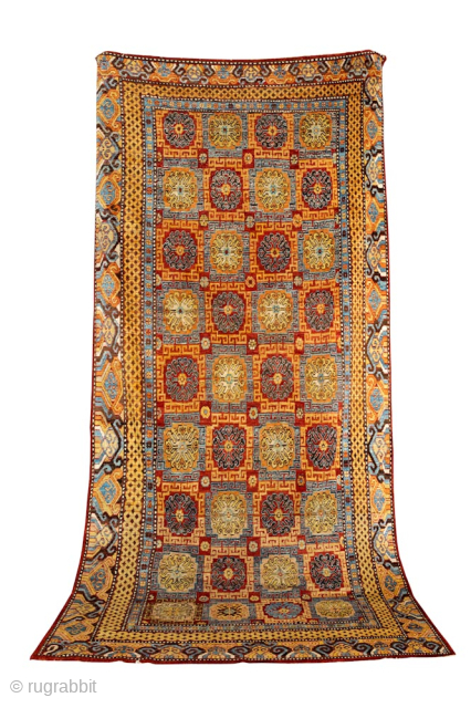 A breathtaking yarkand. Great colors and age. Invisible repairs. Cm 360 x 170.                    