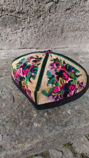 A cute child hat from Central Asia ( probably Uzbekistan ). Cross-stitched embroidery. Cm 13 x h12. First half of 20th century. No bleeding! Perfect condition.       