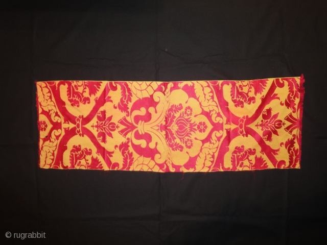 A fine fragment of silk, probably Russian. Great colours. Cm 84 x 28.5.                    
