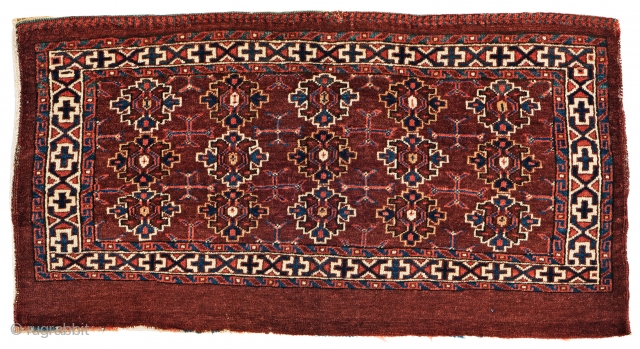 Lot 9, Karadashli Torba, 
3 ft. 2 in. x 1 ft. 8 in., 
Turkmenistan, mid 19th century, 
Condition: very good, minor signs of use,
original back, 
Published: Hans Elmby, 1990, plate 17, 
Warp:  ...