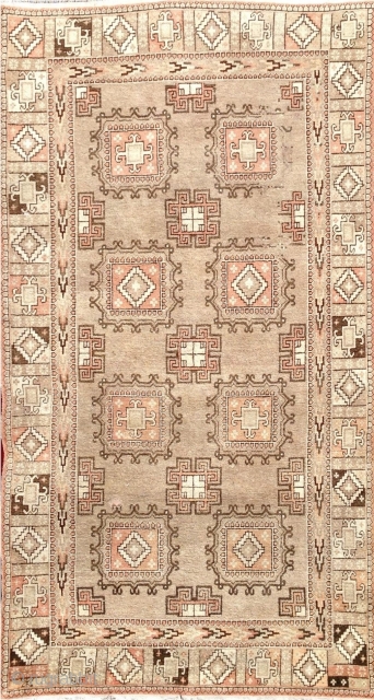 KHOTAN CARPET 

1.half 20.century

310cm X 170cm

wool on cotton

excellent condition                        