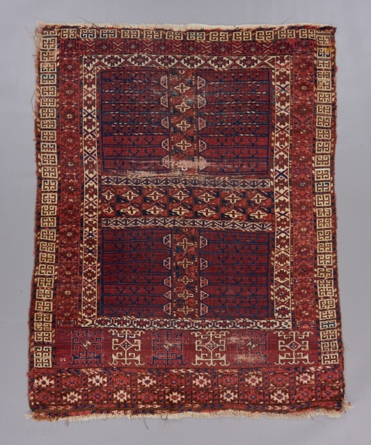 An early Ensi. Kizil Ayak or something of the sort. Cotton highlights. Asymmetrically knotted open right. 5' x 4'.

Please visit our website for more carpets, rugs, tapestries, textiles and art objects :
https://www.bbolour.com 