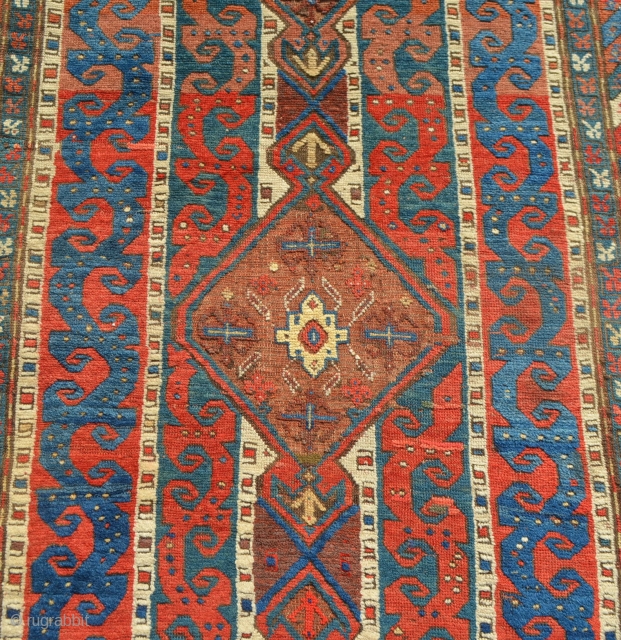 Caucasian, 19th century. The ends are redone. Good condition.

7'2" x 4'5"                      