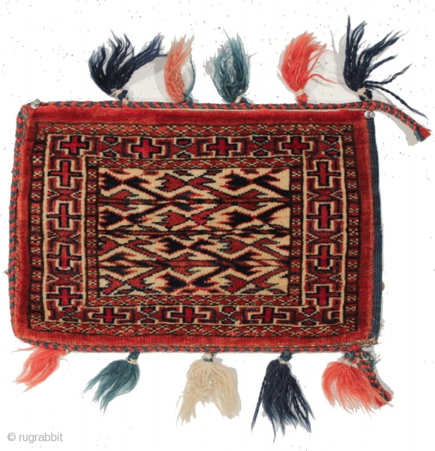 a beautiful Turkmen spindle bag woven in the late 19th century in Turkmenistan. In excellent condition with no holes, stains or repairs. One missing tassel. This piece measures out to 11 x  ...