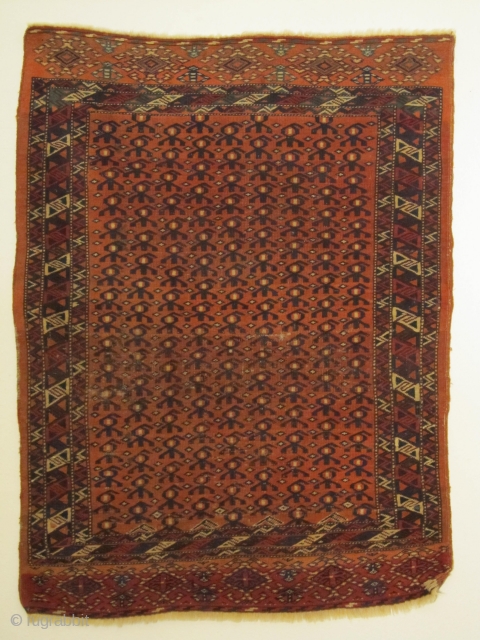 ANTIQUE TURKMAN RUG* AROUND 1900 *
130 x 100 cm 4'3" x 3'3" 
wool on wool * vegetable color * original collector piece * slightly worn parts (please see foto)* recently professionaly washed.

by  ...