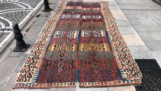 Antique Anatolian Aksaray Kilim                             