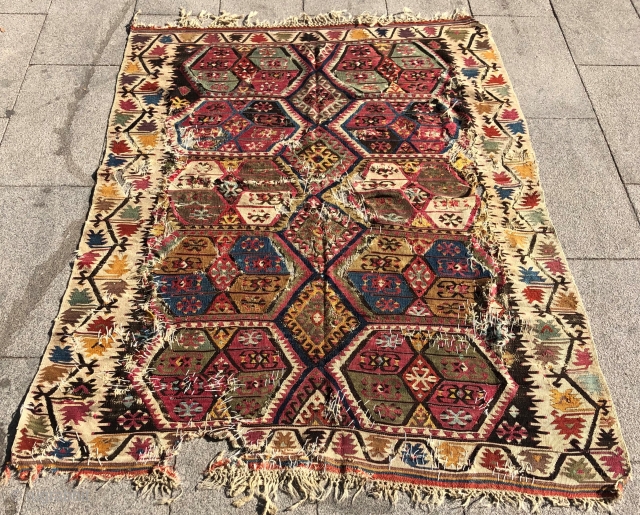 Antique Anatolian Aksaray Kilim 
Size 133x177 cm                          