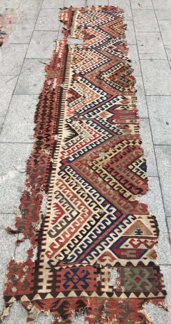 Antique Isparta Kilim
Size 90x370 cm                            