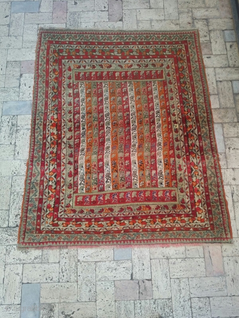 Antique sivas zara Turkish Rug from Private Collection // Original sal Design // Late 19th Century // 146 x 117 cm // In good condition // pm me for more info
  