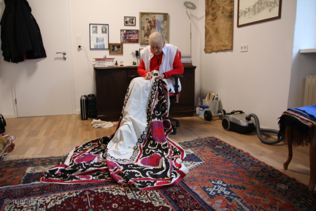 Susani Usbekistan around 1900 Silk on Cotton good condition
Price: 550€
Size: 226x159cm