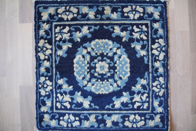 Seat mat China 19th century Wool on Cotton
good condition Sitze: 63x61cm                      