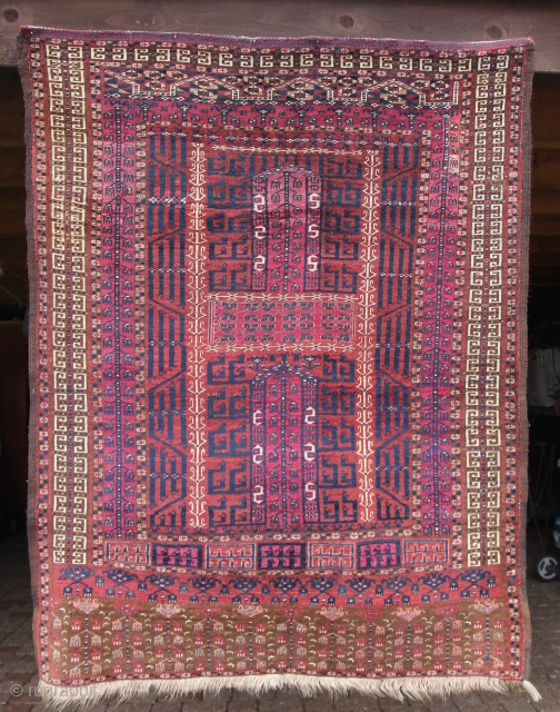 Saryk Engsi 19th century Wool on wool,silk and cotton, good condition, Published by 
Franz Bausback October 1973 Mannheim Deutschland, A collectible specimen.
Size: 165x139cm 
Price: 2200€        