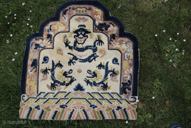 Peking China very good condition 
Size: 75x73cm 
Price: 250€                        