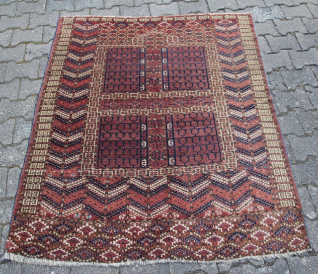 Tekke Engsi 19th century Very good condition
Size: 150x127cm
Price: 1300€                        