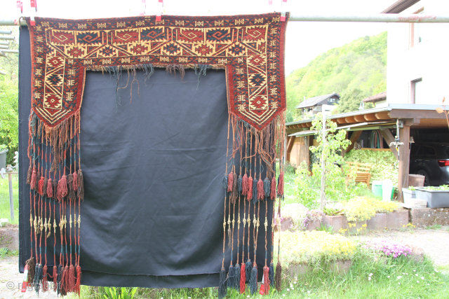 Ersari Kaponuk around 1900 Very good condition Size: 150/30/60cm, just carpet fringes +
100cm Price: 850€                  