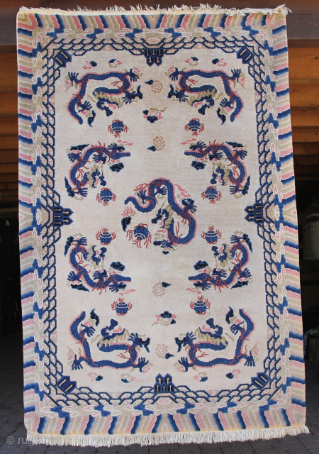 Ningxia Western China Dragon rug around 1920 Very good condition Size: 182x122cm
Orice:1500€