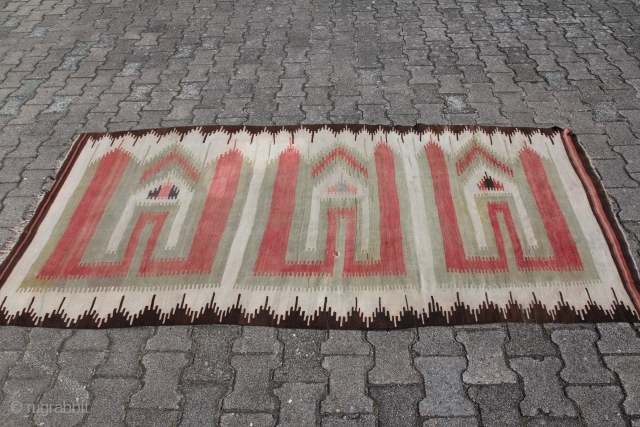 Karapinar Kelim around 1920
wool on wool good condition
Size: 232 x 120 cm                     