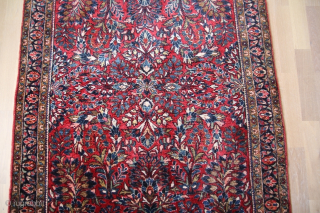 Sarugh Persian around 1930
Wool on cotton very good condition
Size: 144 x 104 cm                    