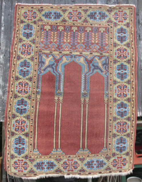 Central Anatolia Ladik evenly thin pile generally good condition
Size: 139x100cm                       