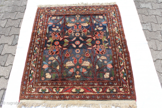   Bachtiyari late 19.century Wool knotted on cotton natural color Very good condition.
  Size: 138 x 118 cm             