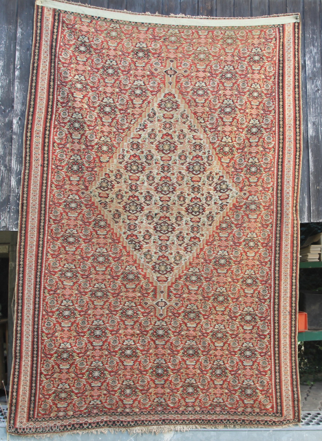Senneh Kelim Northwest Persia Kurdistan Wool on Wool natural color Very good condition
Size: 204x132cm Price:550€ + Post                
