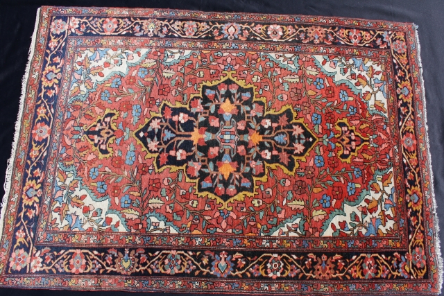 HERIS beautiful natural colors,
Very good condition according to age
Size: 152x105cm                       