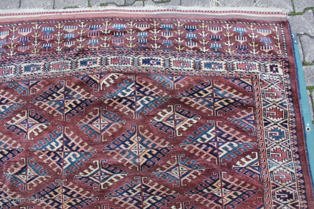 YOMUT Mani Carpet Wool on Wool Cood condition, pile low in places
Size: 360x260cm                    