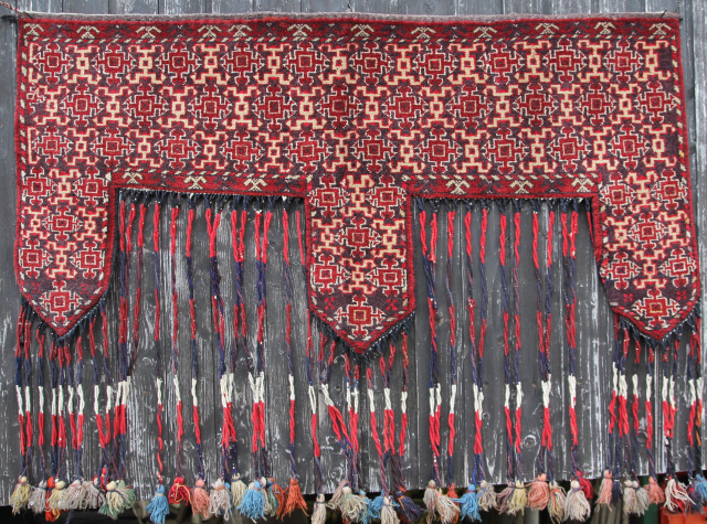Ersari Kapunuk Early 20th century very good condition
Size: 122 x 32 x 60 cm 
Price: 300€                 