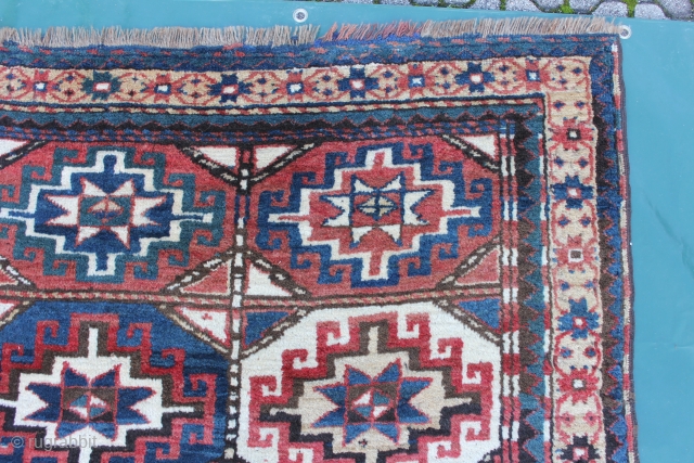 Mogahn antique  Wool on Wool natural color very good condition with fewer signs of use
size 296x130cm                