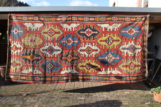 Kuba Kelim around 1900 very beautiful natural color, with slight signs of age and use
in generally good condition.
Size: 374x175cm
Price: 1300€             