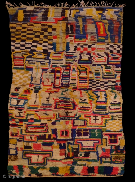 Ref-1046. Azilal pile rug, Morocco, circa 1970 - 215*120cm
Excellent condition. Weft from rag fabrics, white pile from hand spun wool,colored knots from industrial cotton yarns. Not holes, not repairs,  It only has  ...