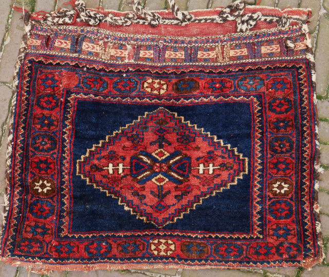 beautiful bag, prob. Veramin, Kurdish. 52 x 69 cm. good condition, no moths, full pile, but traces of use as a bag left and right under. please use contactform on www.beamol.nl
  