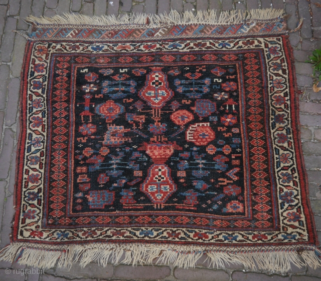 Charming little rug, Kurdish. Bidjar? with a woman and another human figure unfinished. phantastic natural colours, good pile, no restaurations, no moths, wonderful soft wool, a wonderful piece, 
84 x 103 cm.



  ...