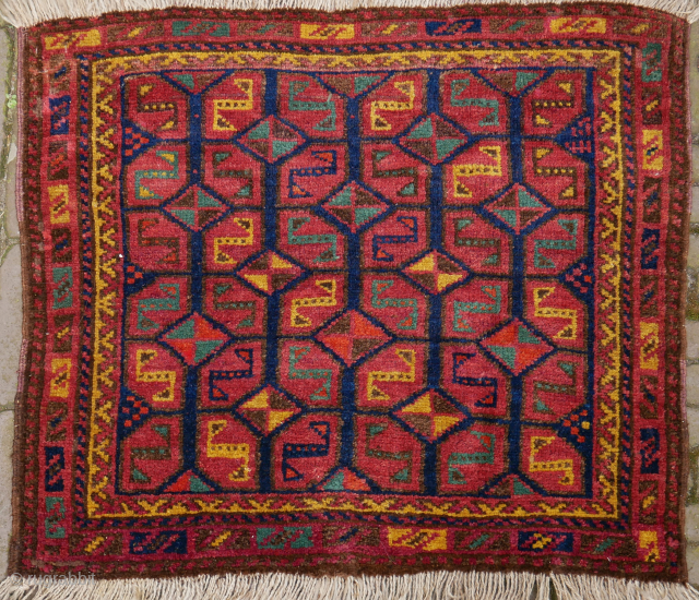 Unusual colorful Baluch bag face, very good condition.
75 x 65 cm.
please use contactform on www.beamol.nl