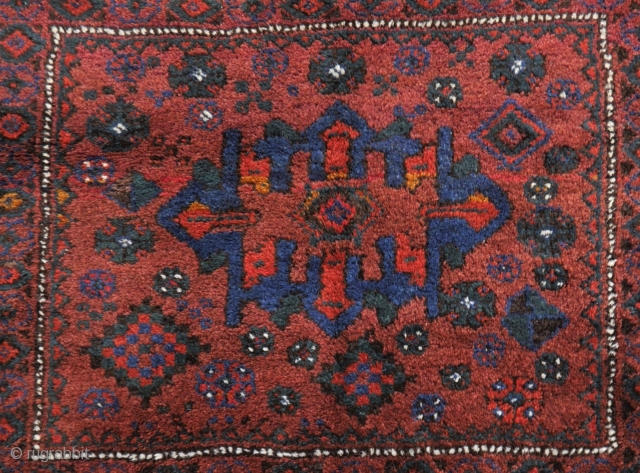 Luri bag face, very tribal and attractive, mint condition, soft wool, good colours, 62 x 72 cm.

                