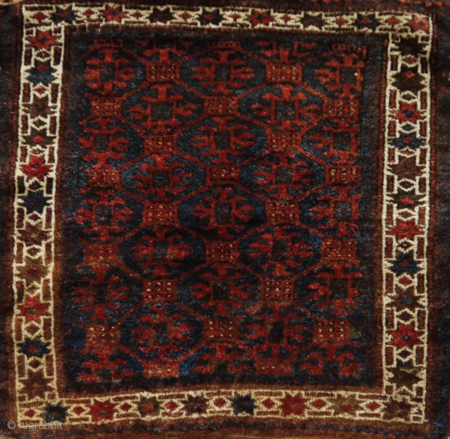 Baluch bag face with lattice design, full pile, some slight traces of use at the border, natural colours except for a few green knots. 

72 x 73 cm.     