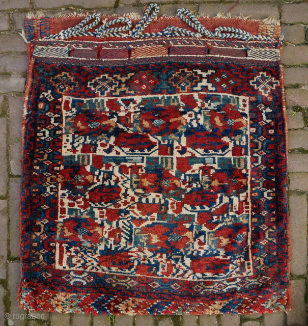 Afshar bag golfarang, very nice piece, close to perfect condition. 64 x 64 cm. 
Please use contactform on www.beamol.nl              