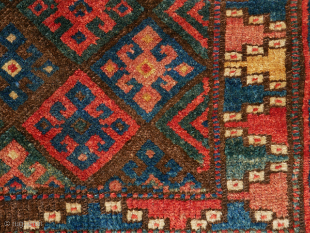 Jaf Kurd bagface, soft, shiny, beautiful colours, full pile, very good condition. 66 x 46 cm. please use contact form on www.beamol.nl
           