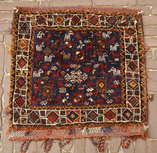 Qashqai bag with lots of animals in excellent condition, natural colors,full pile.
60 x 51 cm.                  