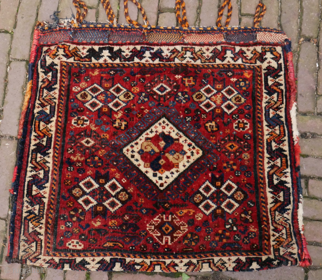 Qashqai bag, nice colors and design, the front is in excellent condition. 
67x61 cm. Please use contactform on beamol.nl
              