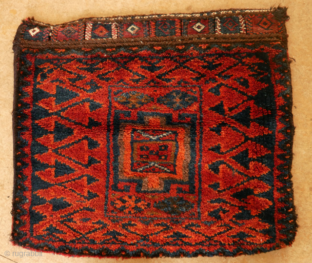 Luri bag, very soft shiny wool, warm colors, hard to photograph. nice! traces of use by the nomads at the two corners, otherwise very good condition. 51 x 44 cm. please use ...