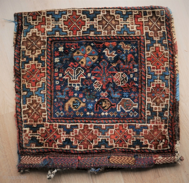  Lovely small bag, Khamseh or Qashqai, with birds, a unique and tribal piece. In nearly mint condition (some corrosion in the brown and small parts with lower pile), good natural colours,  ...
