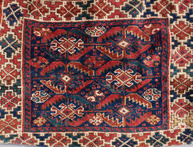 Nice Khamseh bag, wonderful colours and excellent condition. 78 x 64 cm. Please use contactform on www.beamol.nl