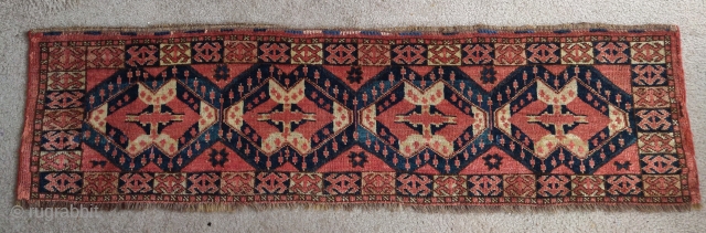 Central Asian Middle Amu Darya Turkmen trapping or torba with an ikat derived 'aq waymaq' design. 4'8"x1'4"                